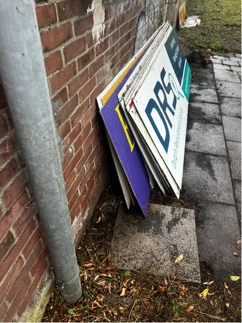 Gratis af te halen trespa reclameborden